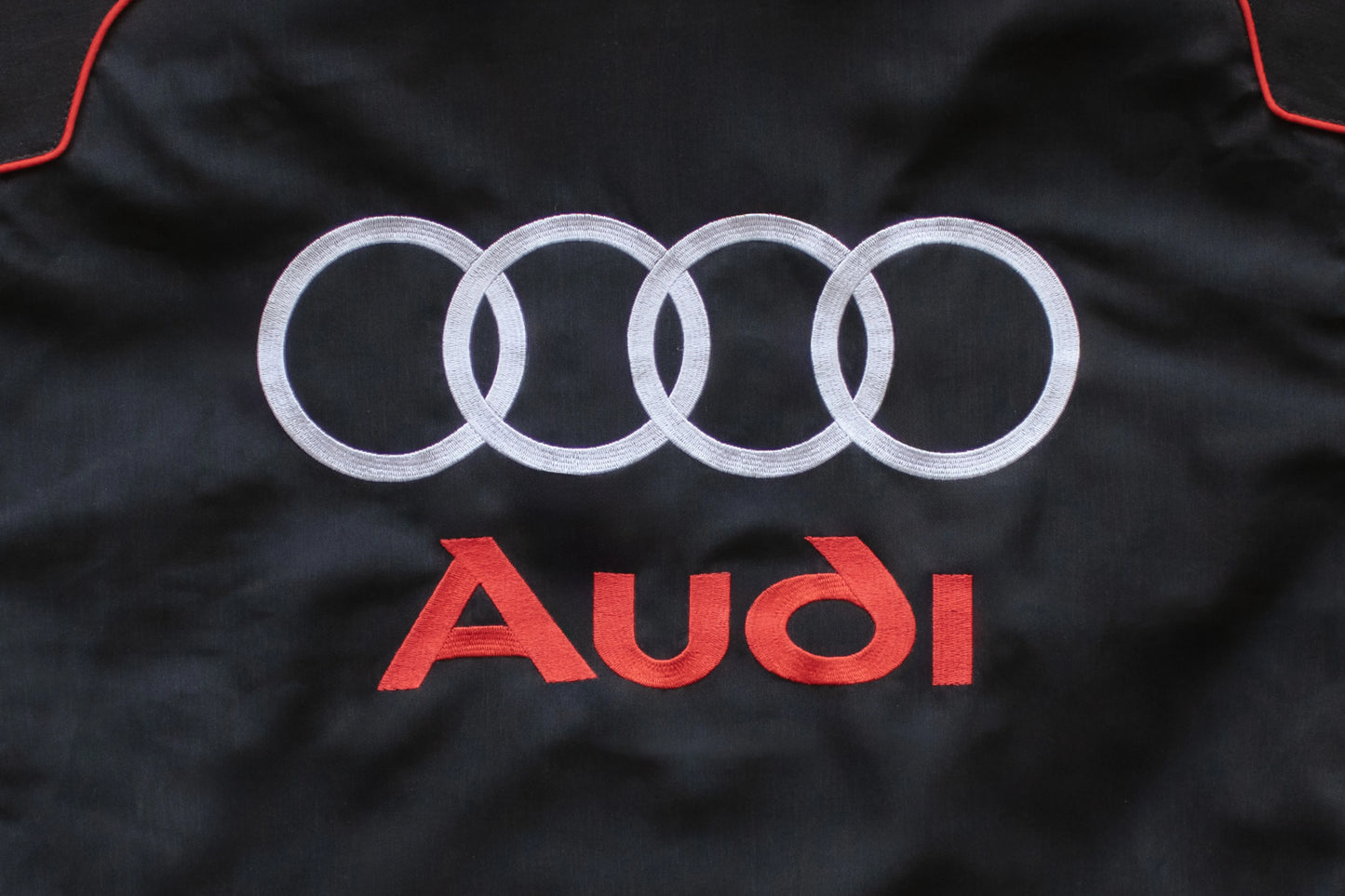 „Audi Racing“ striukė – automobilių sporto įkvėptas F1 stilius