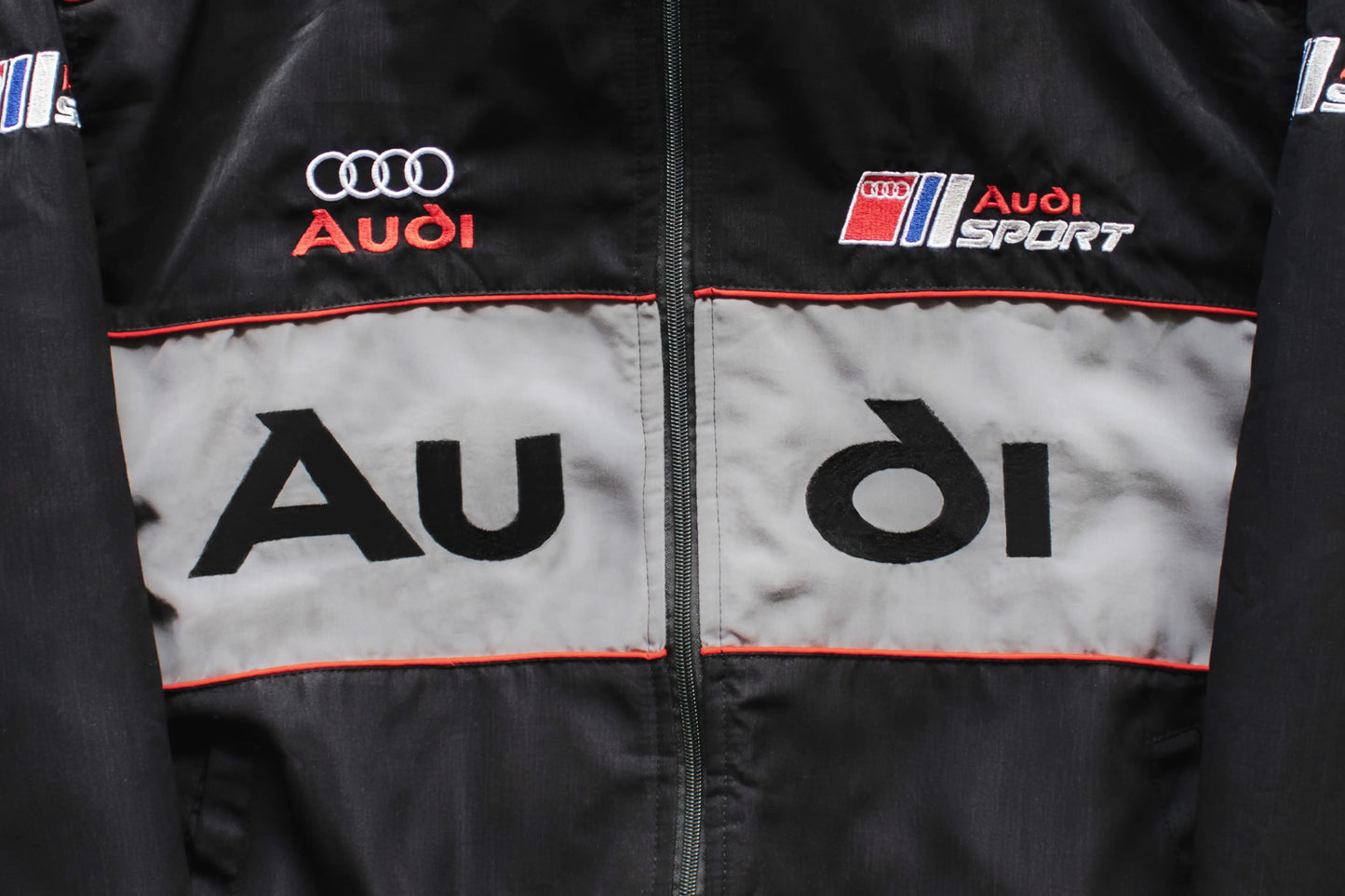 „Audi Racing“ striukė – automobilių sporto įkvėptas F1 stilius