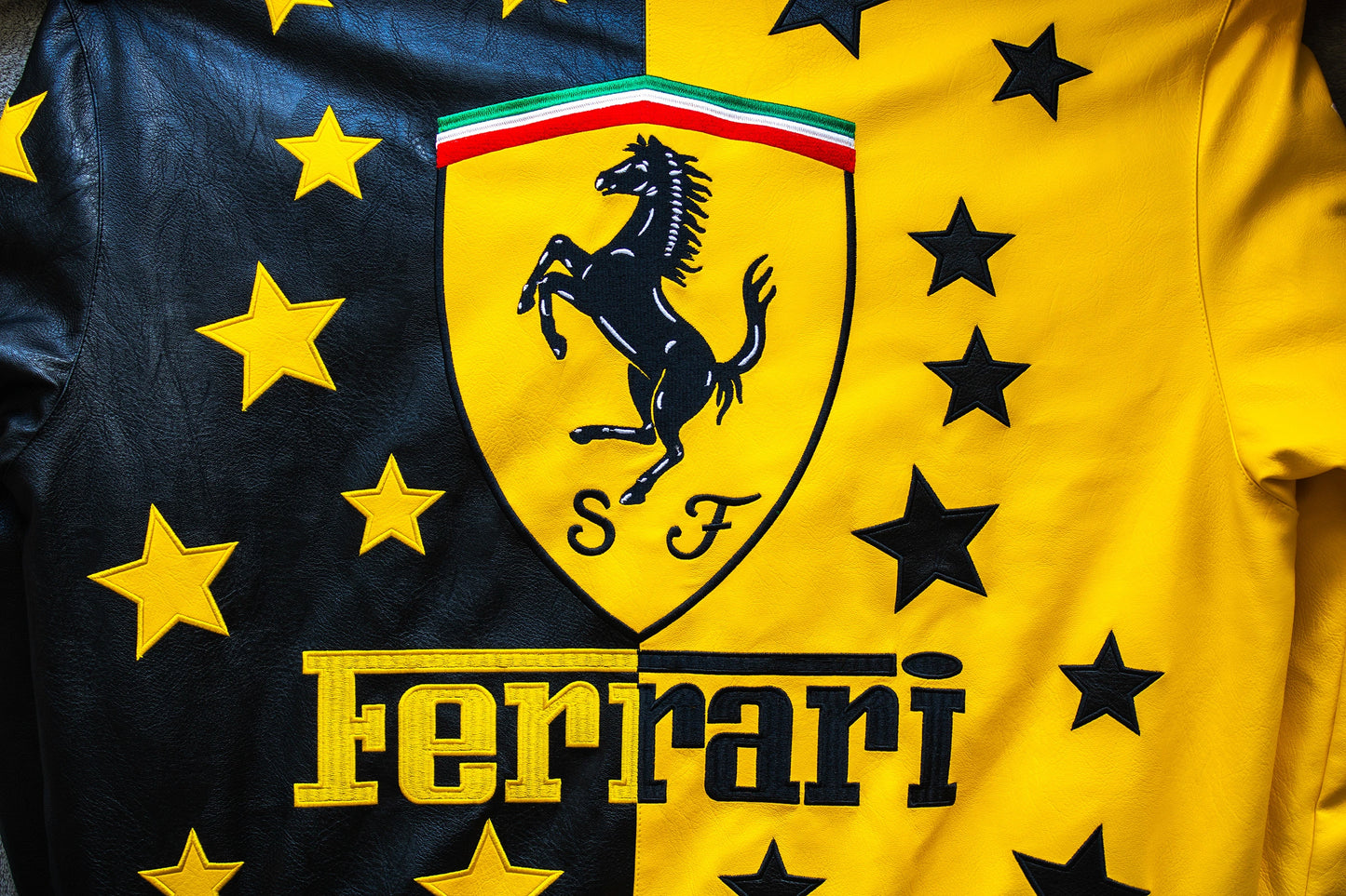Ferrari odinė striukė
